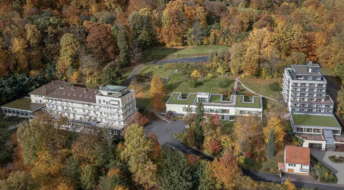 Drohnenaufnahme des Geländes der Dr. von Weckbecker Klinik