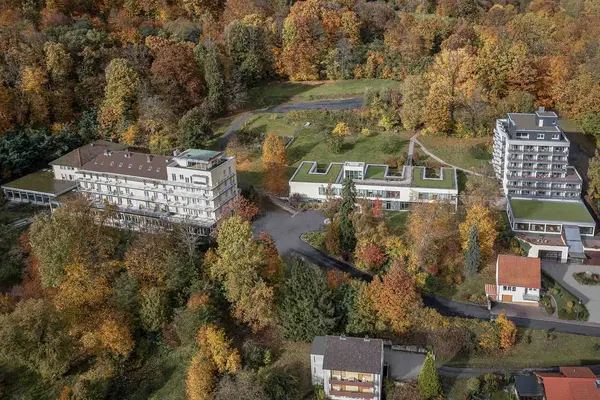 Drohnenaufnahme des Geländes der Dr. von Weckbecker Klinik